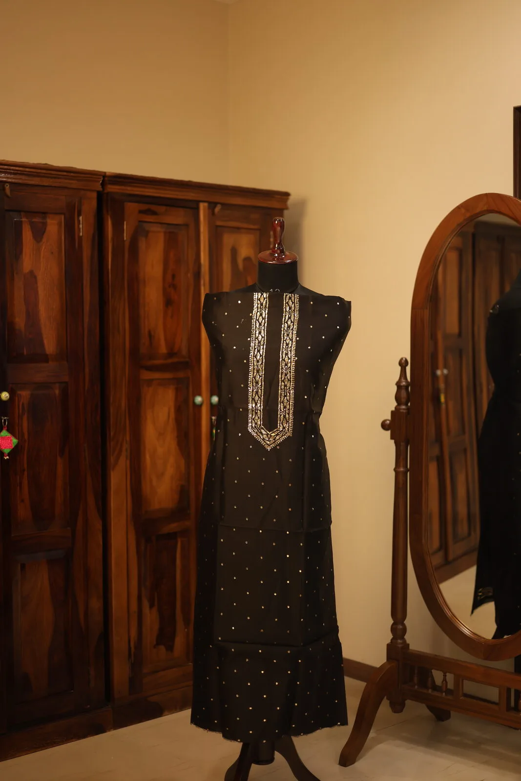 BLACK UNISEX KAMDHANI KURTA teste